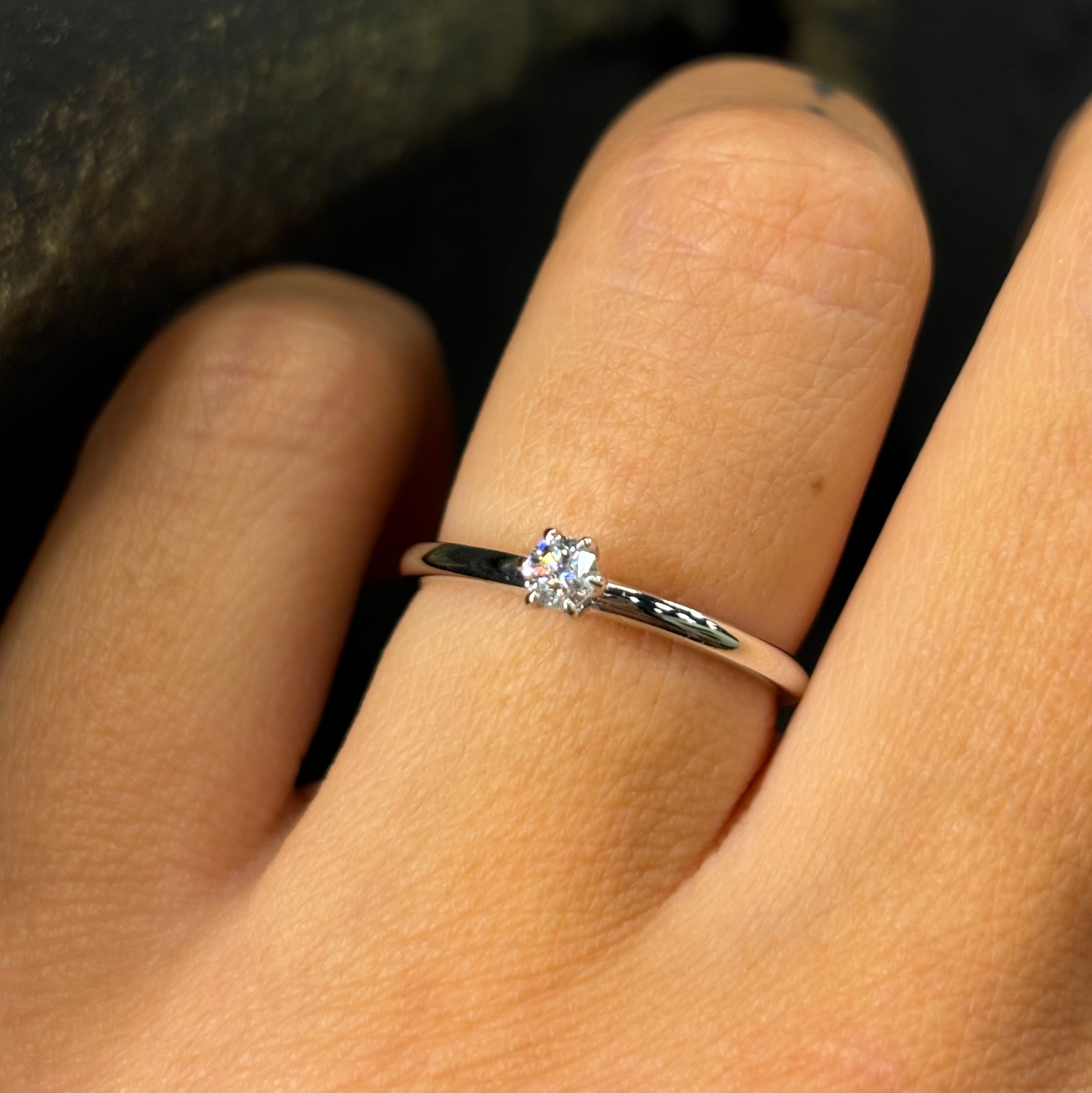 Пръстен от бяло злато с диамант 0.12 карата